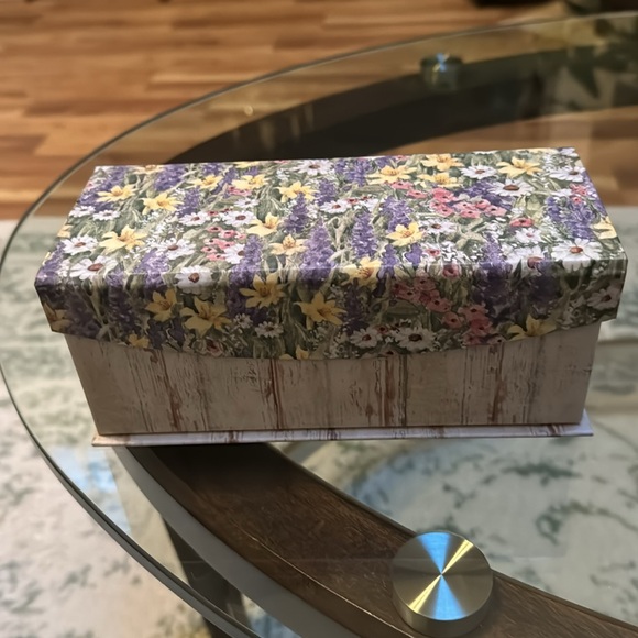 Organizing essentials - Picture 2 of 5